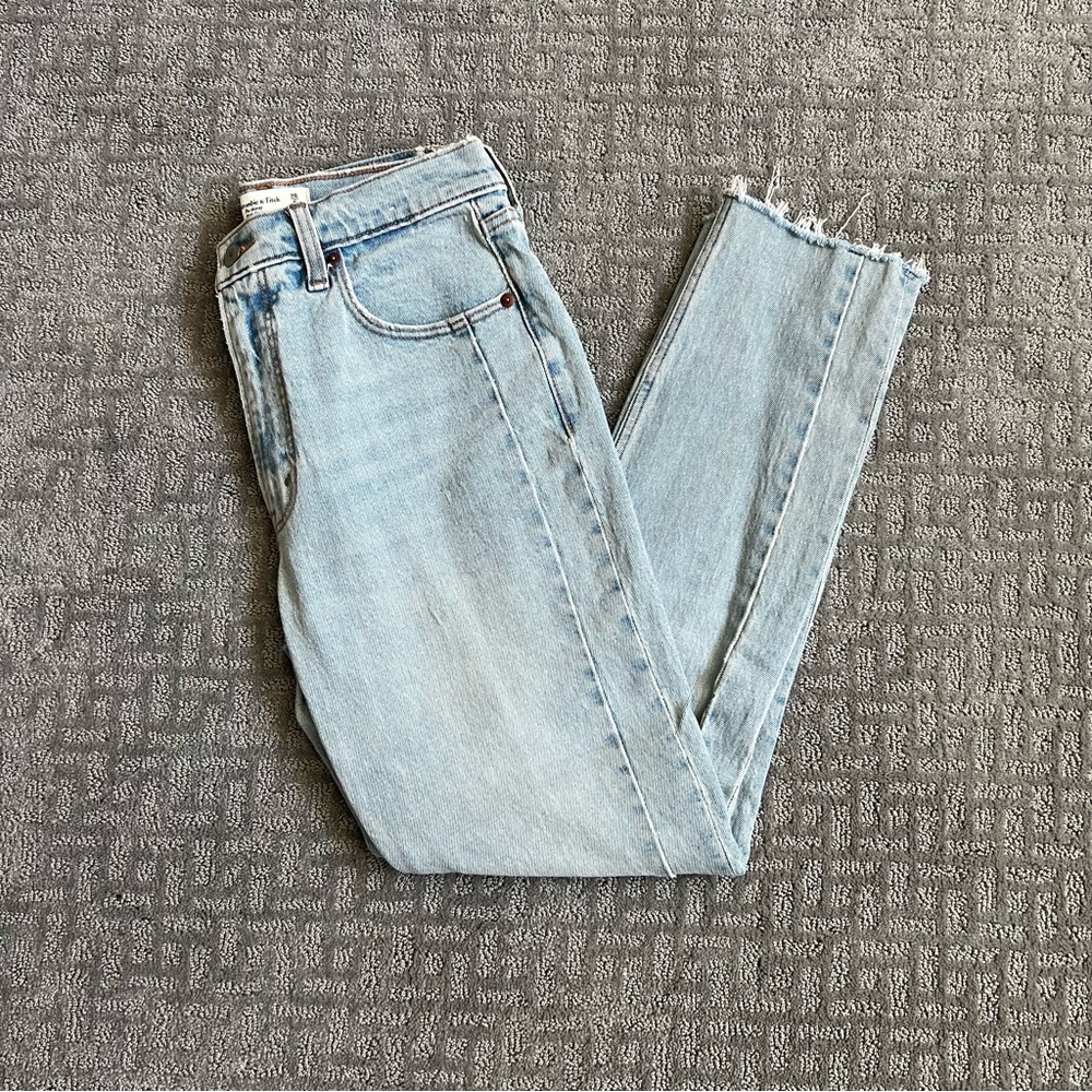 Abercrombie & Fitch NWOT High Rise Skinny Jeans, Light Wash